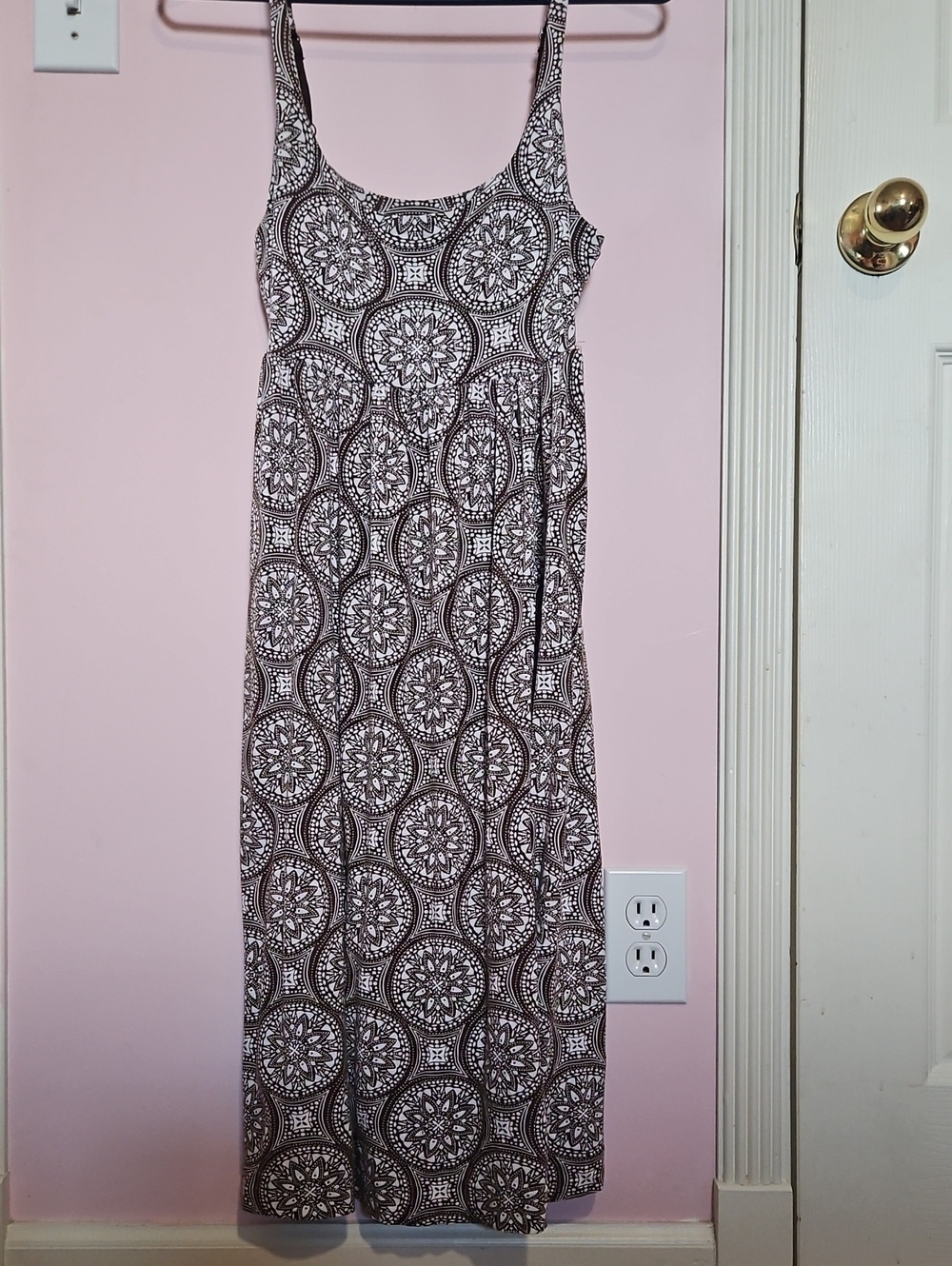 New York & Company Brown and White Geometric Maxi Dress
